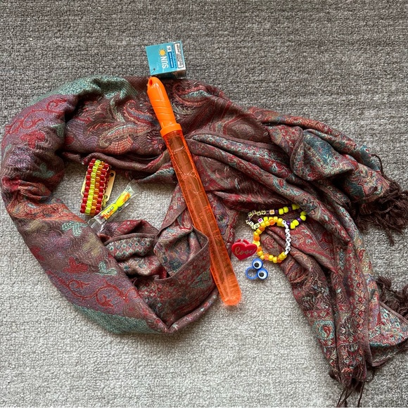 FESTIVAL ESSENTIALS BUNDLE - Picture 2 of 2